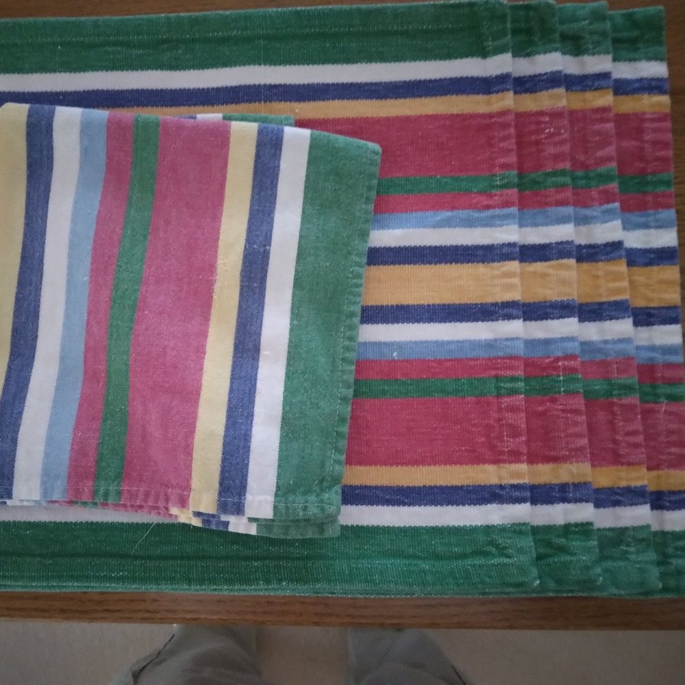 4 Placemats, 4 Matching Napkins